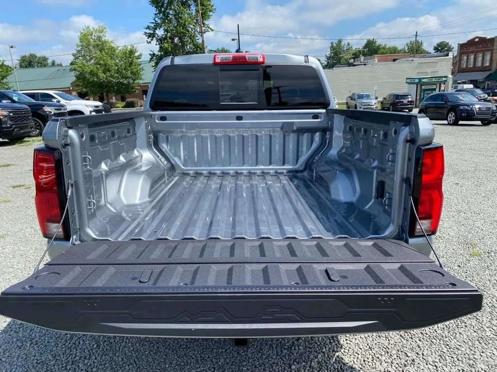 2025 Chevrolet Colorado LT - Photo 18