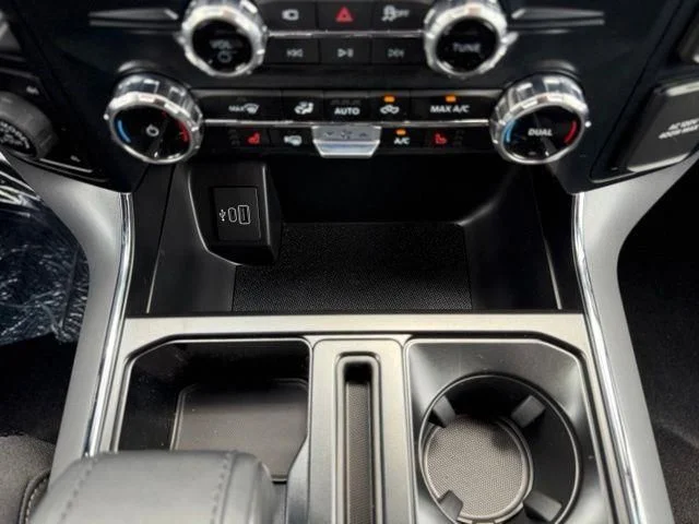 New 2026 Avalanche Ford XLT image 25