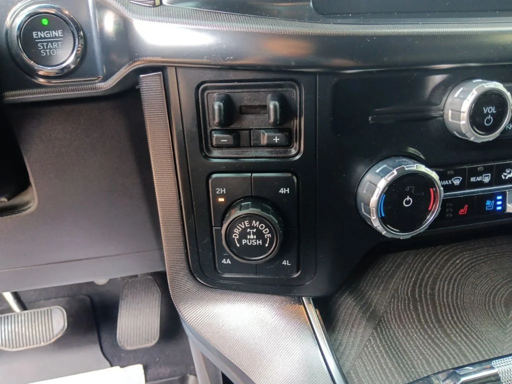 Used 2023 Black Metallic Ford Platinum image 23