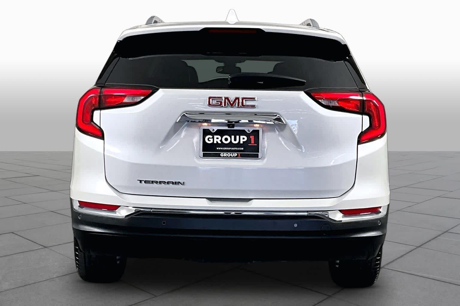 Used 2021 White Frost Tricoat GMC SLT image 5