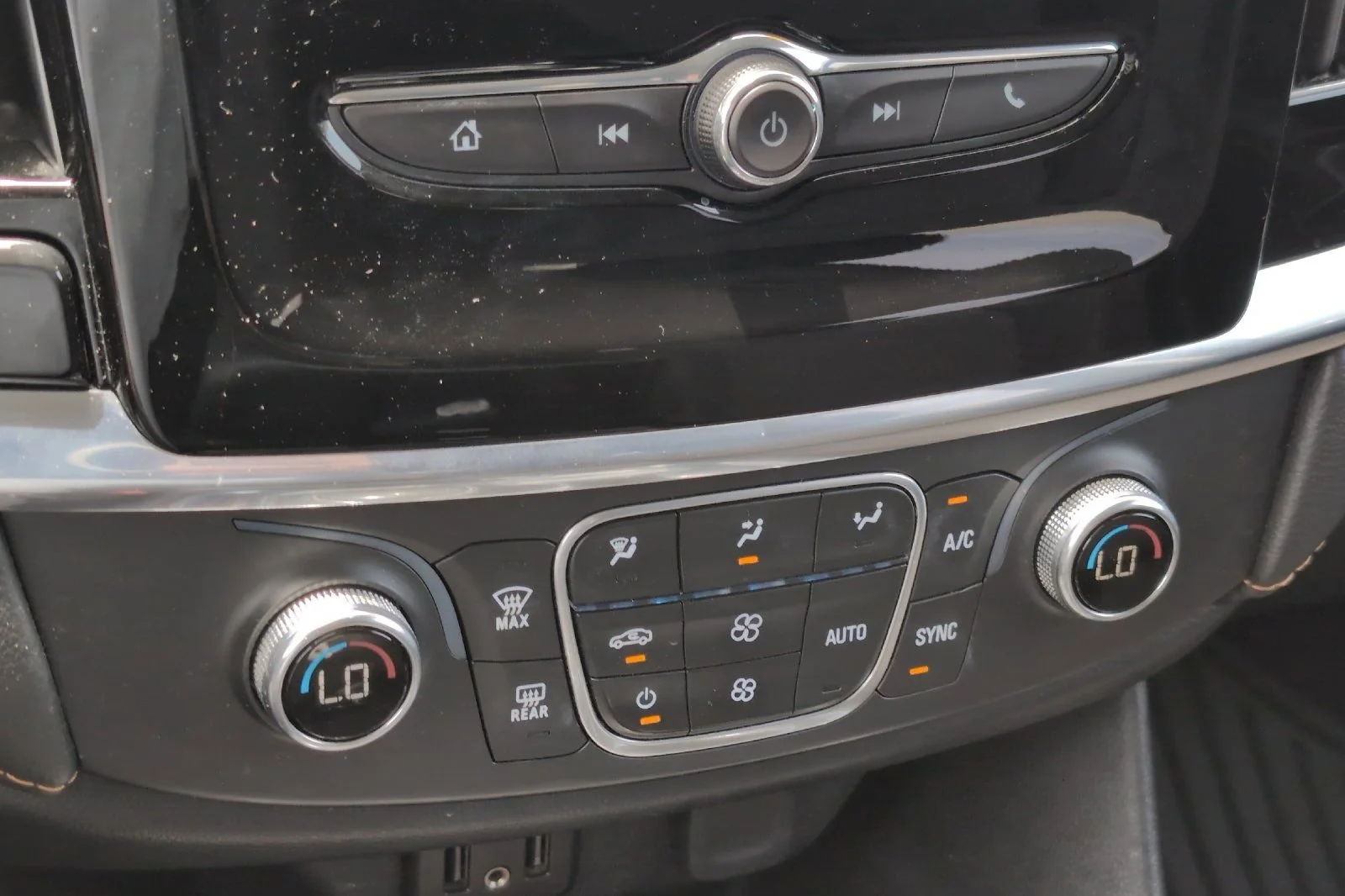 Used 2020 SUMMIT WHITE Chevrolet LS image 22