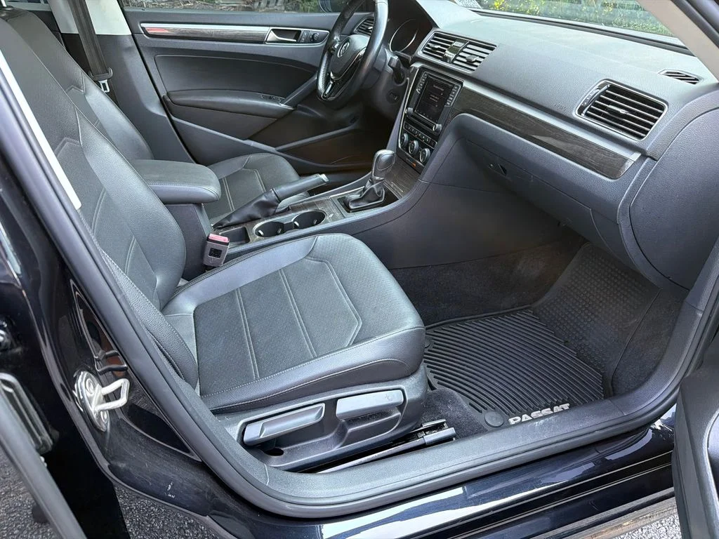 Used 2018 Black Volkswagen 2.0T SE image 13