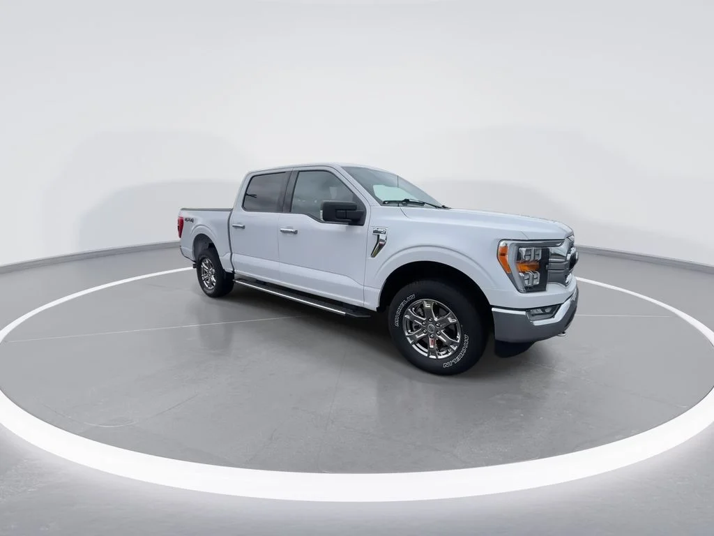 Used 2021 White Ford XLT image 2