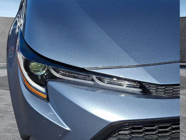 Used 2021  Toyota LE image 9