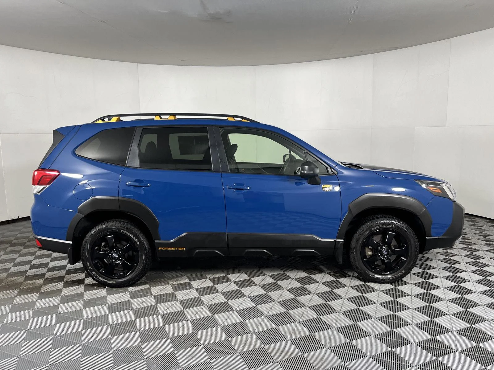 Used 2024 Geyser Blue Subaru Wilderness image 10