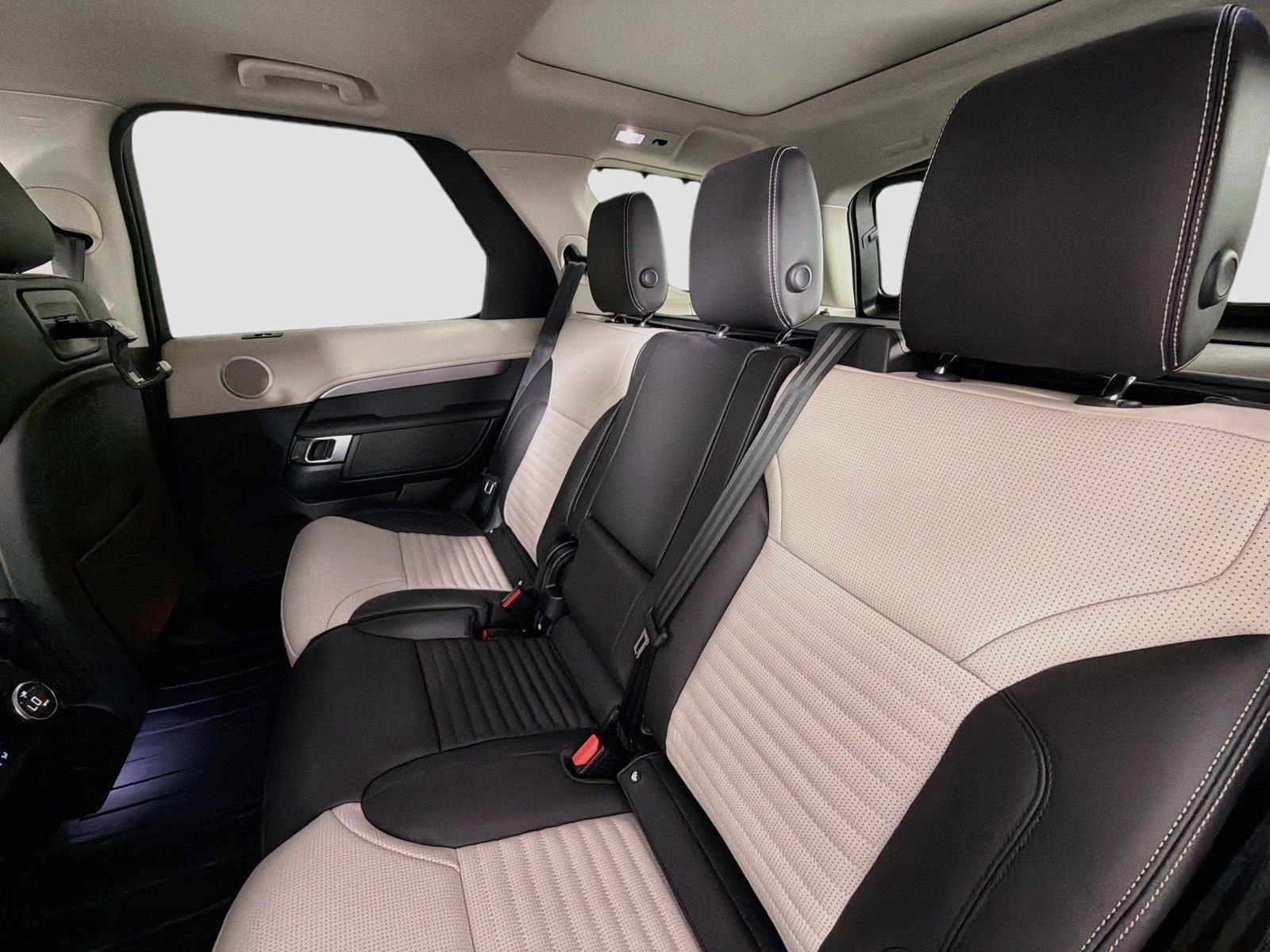 New 2026 Santorini Black Land Rover Dynamic SE image 25