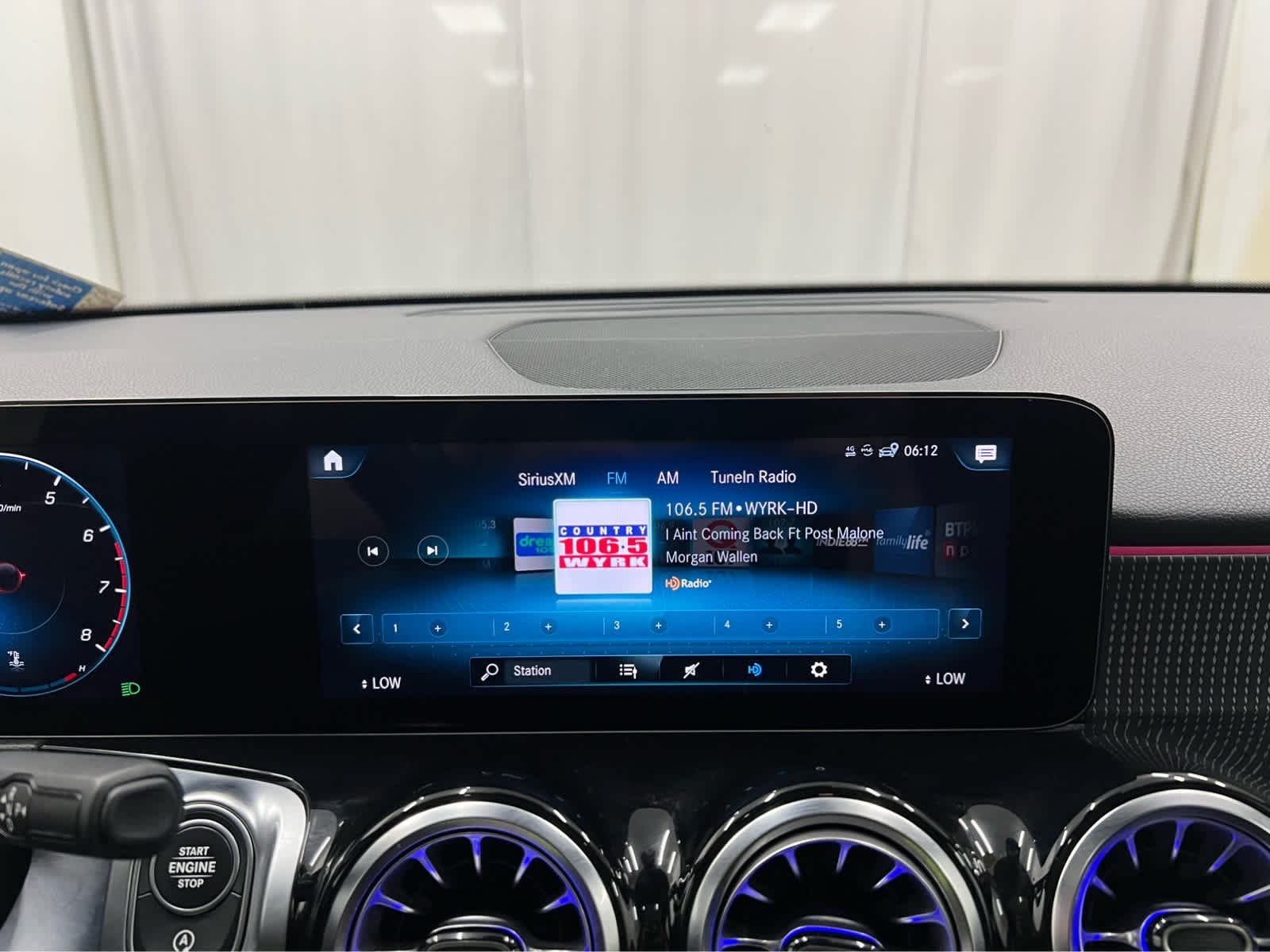 Used 2022 Denim Blue Metallic Mercedes-Benz GLB 250 image 29
