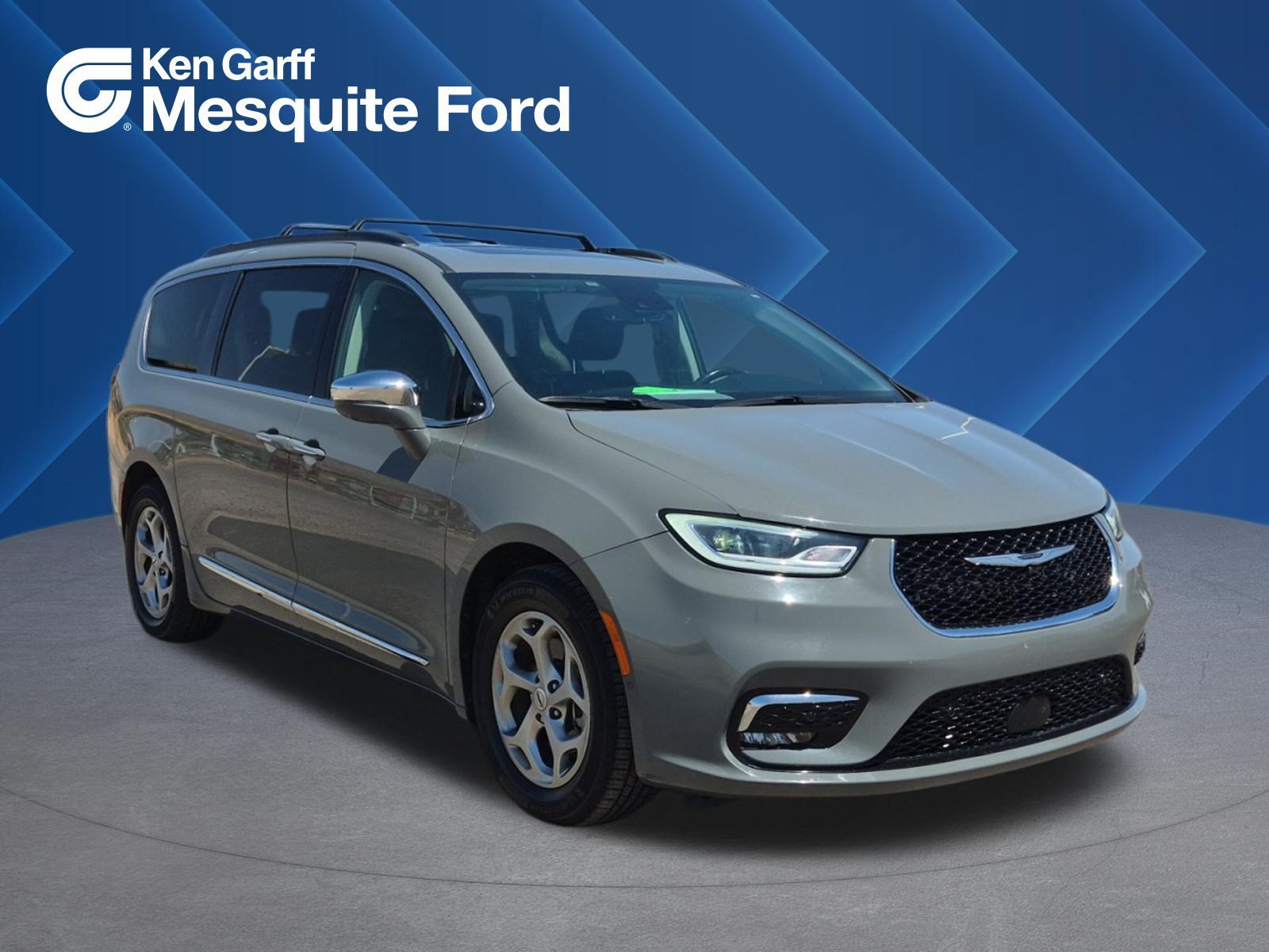 2022 Chrysler Pacifica Limited's photo