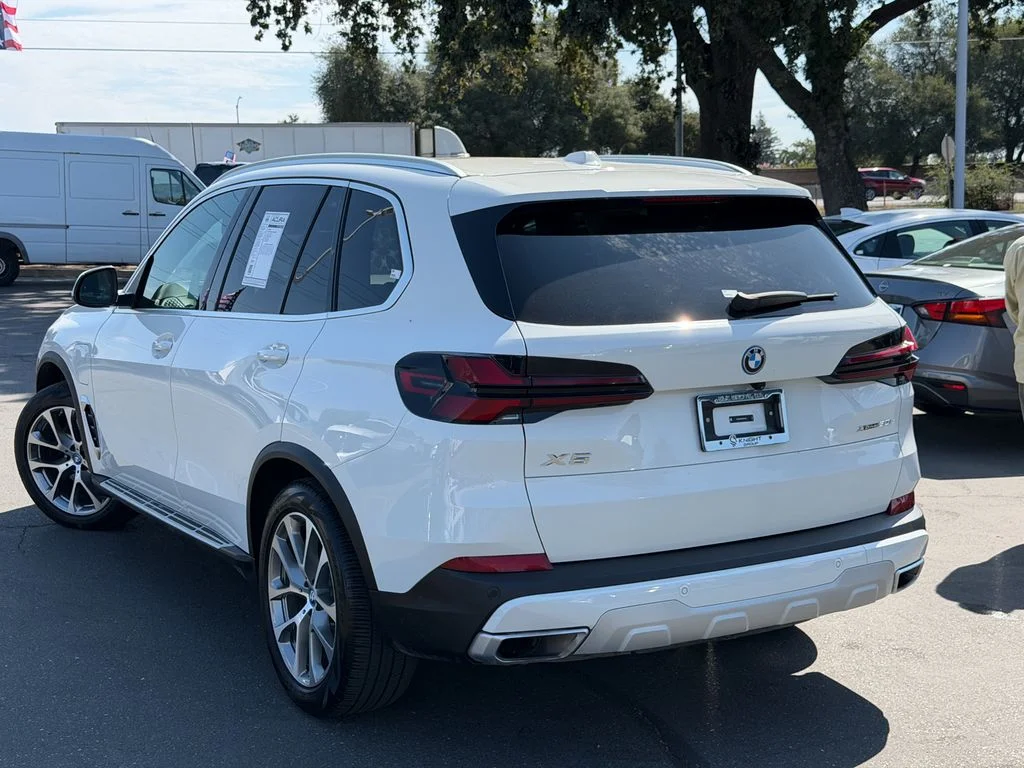 Used 2025 Alpine White BMW xDrive50e image 8