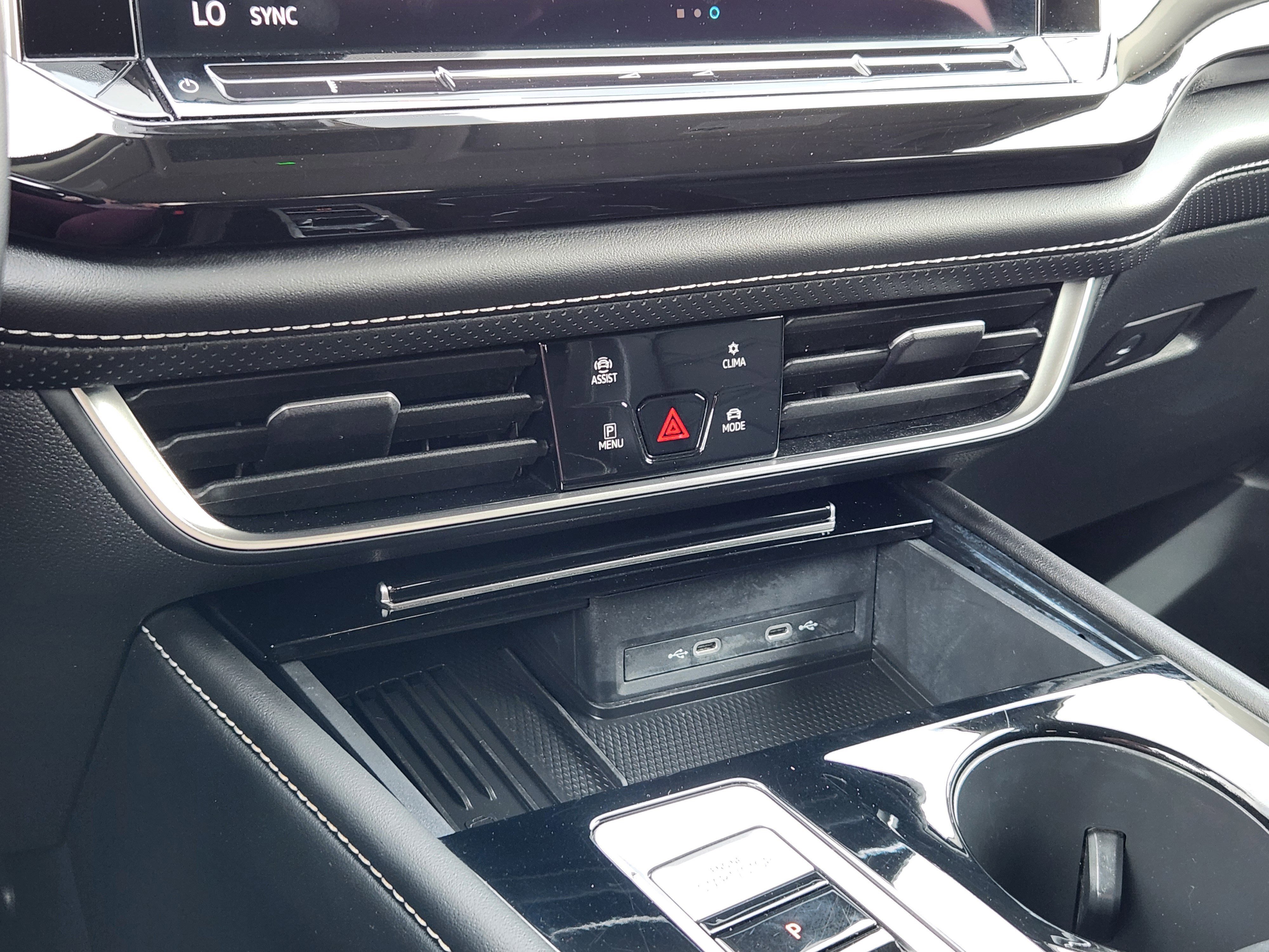 2025 Volkswagen Atlas SE w/Tech - Photo 15