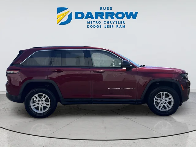 Used 2023 Red Jeep Laredo image 6