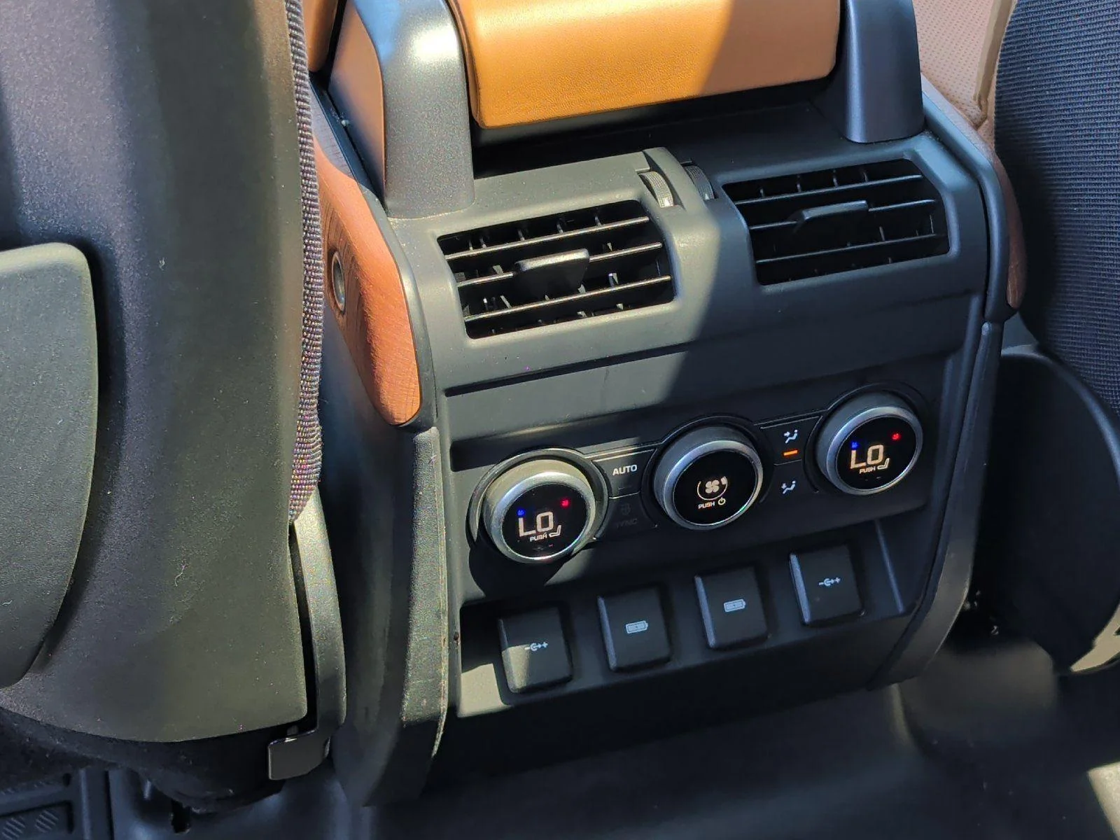 Used 2020 Eiger Grey Metallic Land Rover X image 35