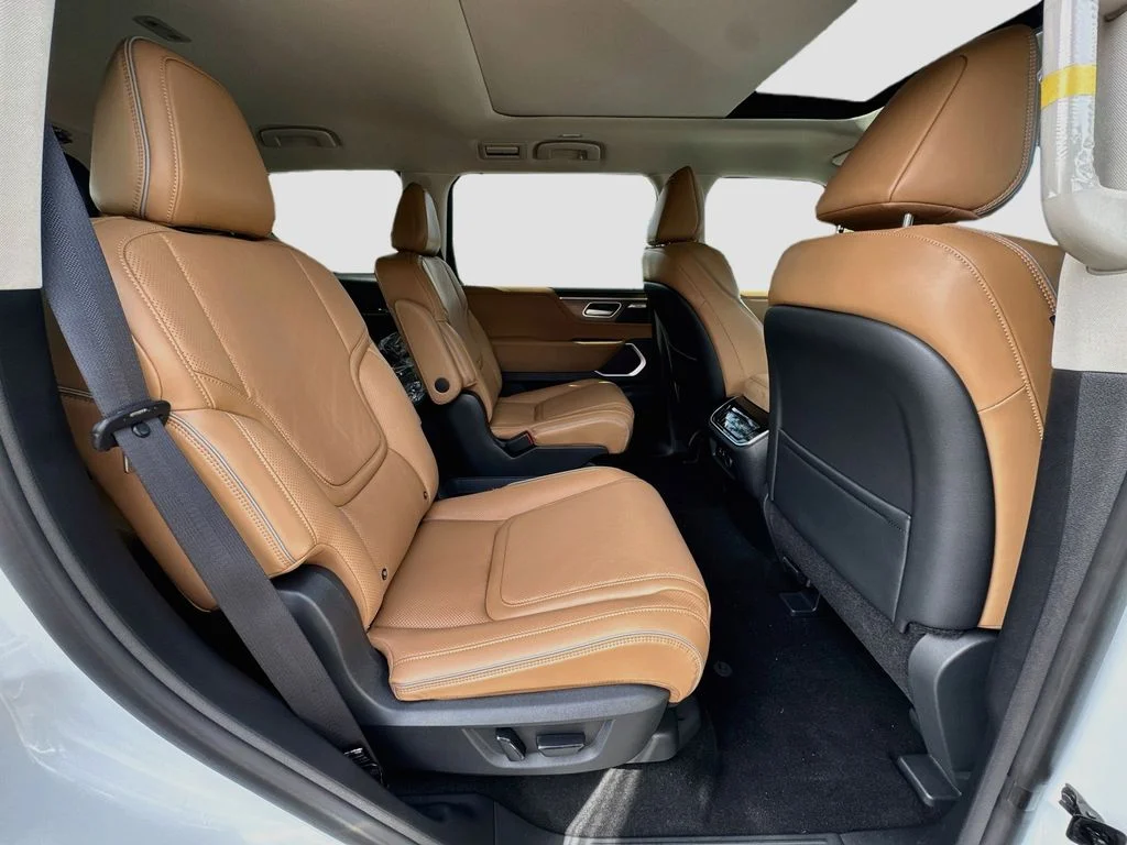 New 2027 RADIANT WHITE INFINITI Luxe 2WD image 30