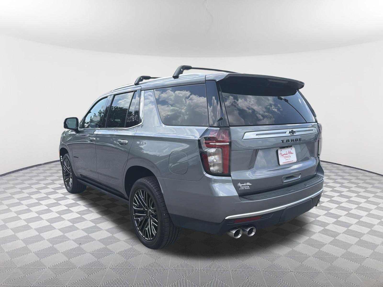 Used 2022 Satin Steel Metallic Chevrolet High Country image 15