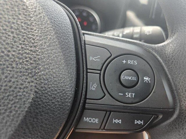 Used 2022 White Toyota XLE image 14