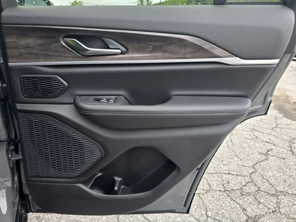 New 2027 Gray Jeep Limited image 38
