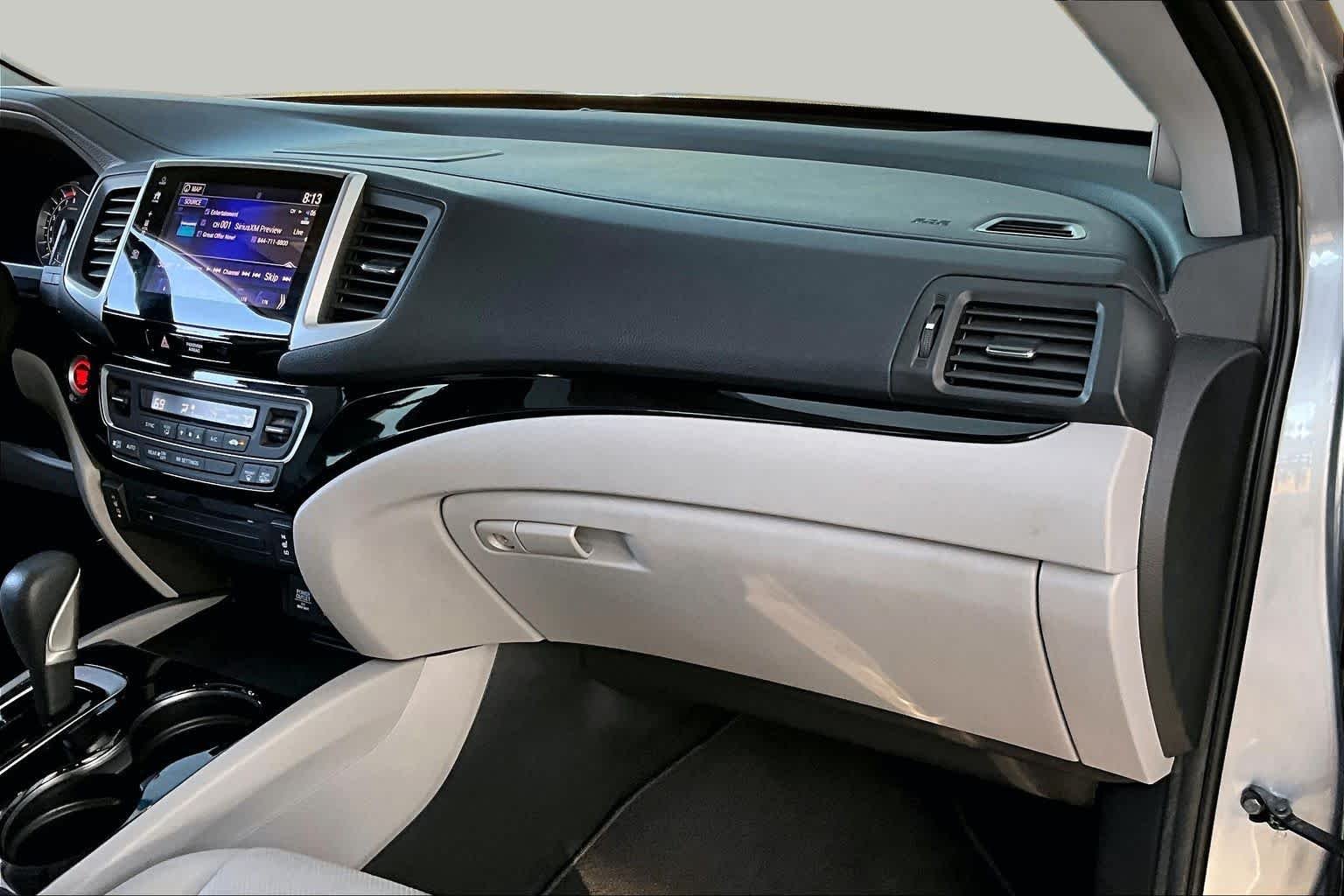 Certified Used 2019 Lunar Silver Metallic Honda RTL-E image 18