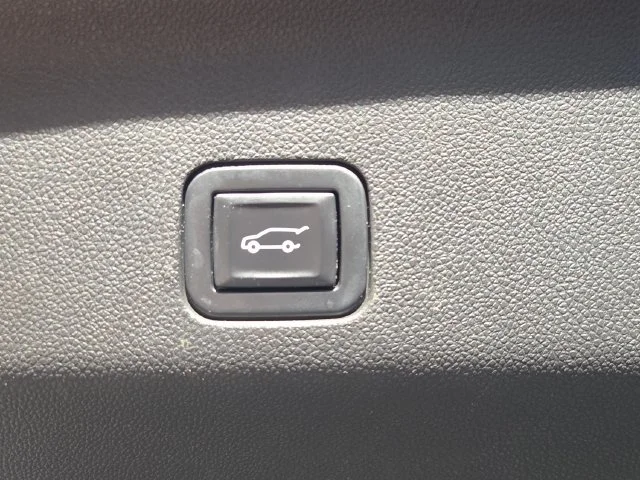Used 2022 Black Cadillac Sport Platinum image 20