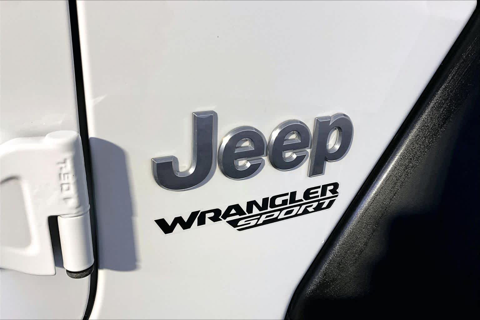 Used 2020 Bright White Clearcoat Jeep Sport S image 32