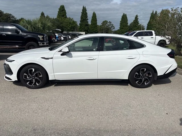 Used 2025 White Hyundai SEL image 8
