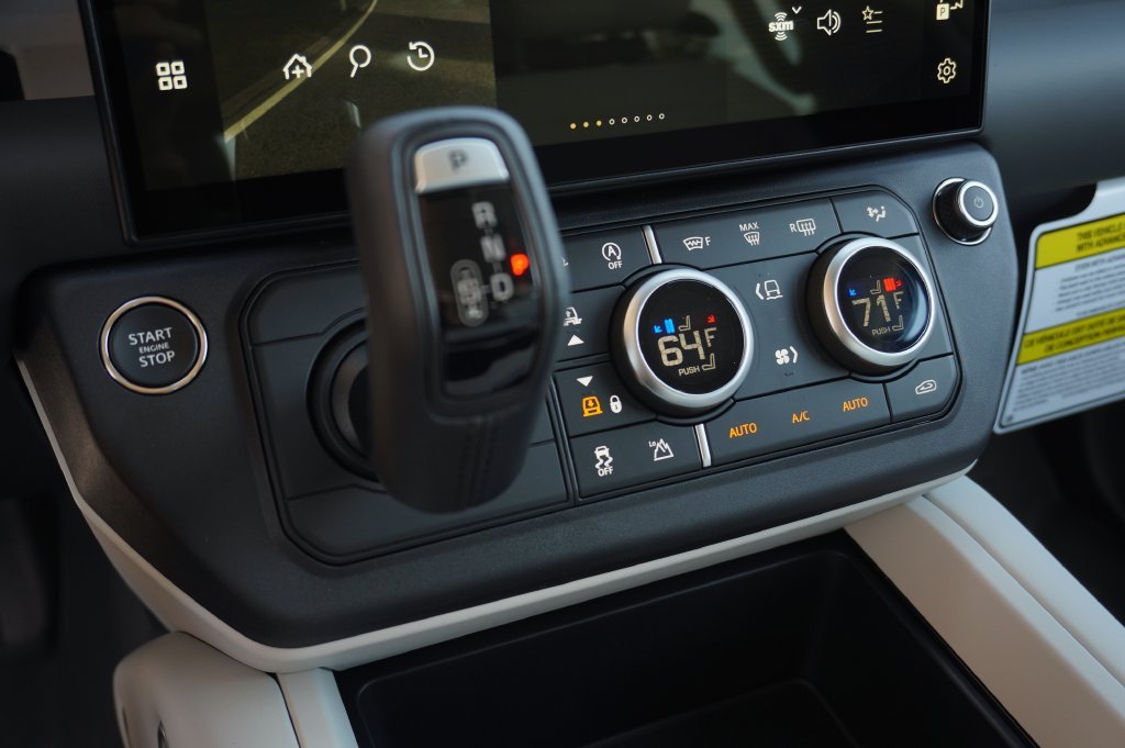 New 2026 Tasman Blue Land Rover X-Dynamic SE image 27
