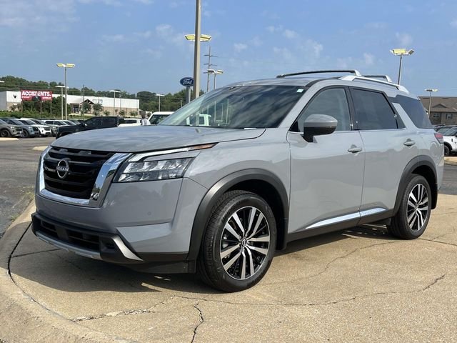 Used 2025 Gray Nissan Platinum image 7