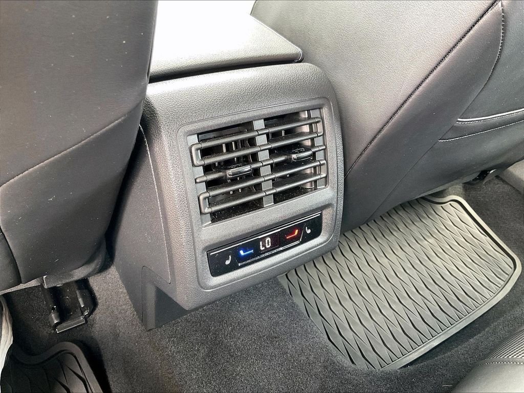Used 2022 White Volkswagen 2.0T image 28