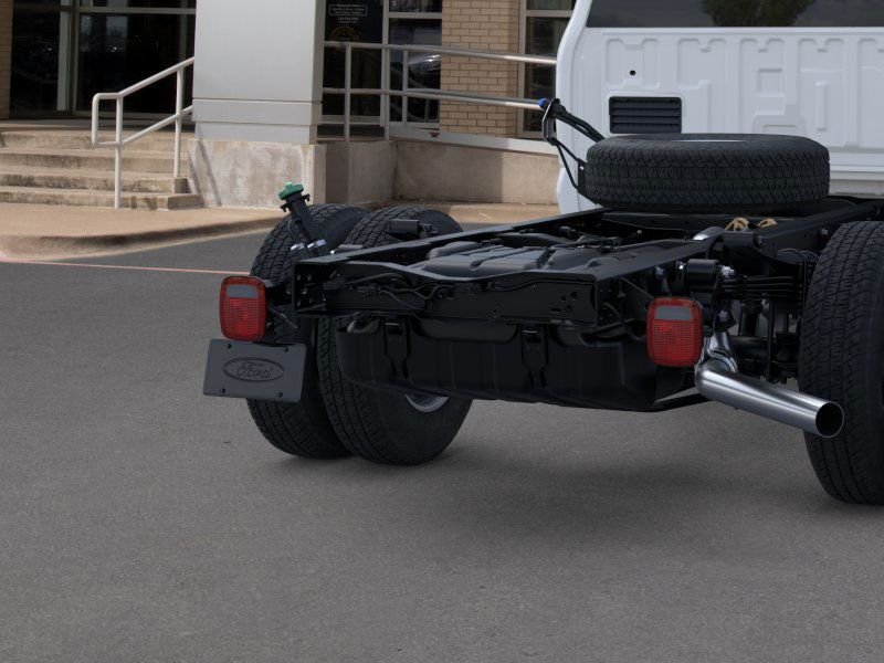 2025 Ford F-350 Super Duty Chassis Cab XL - Photo 22