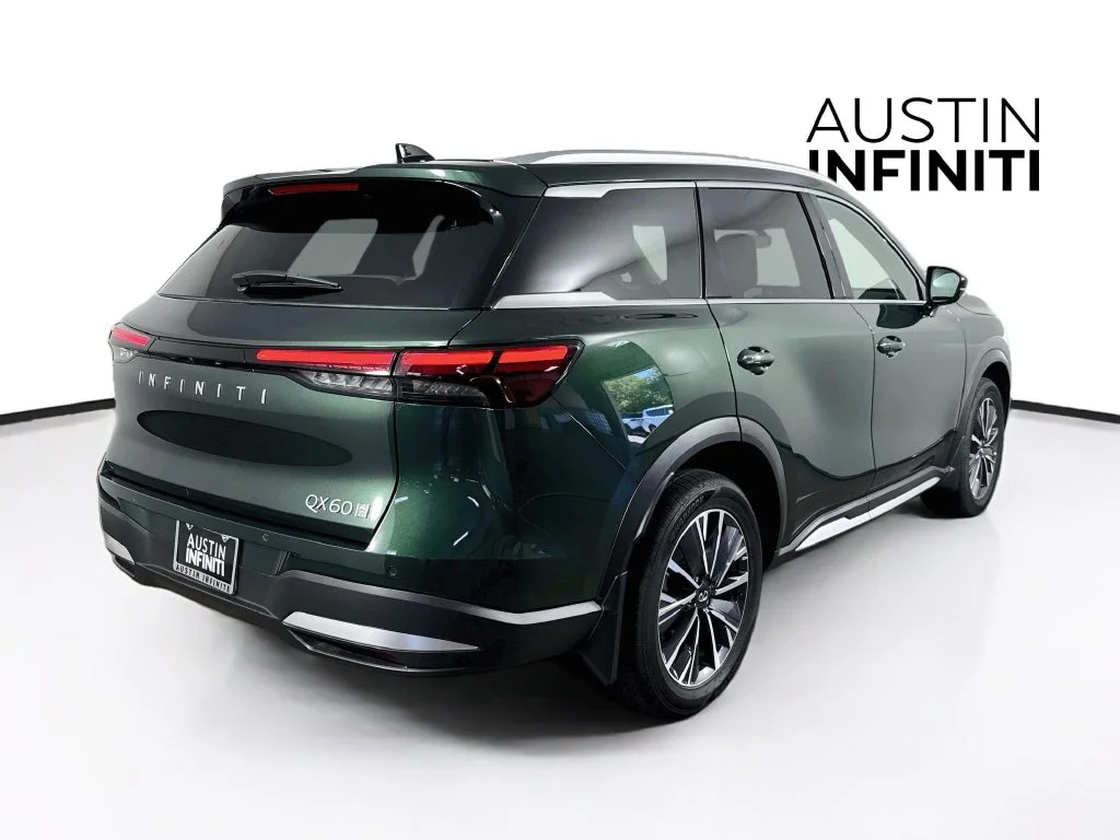 Certified Used 2026 Green INFINITI LUXE image 10