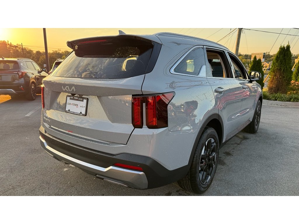 2026 Kia Sorento S photo 3