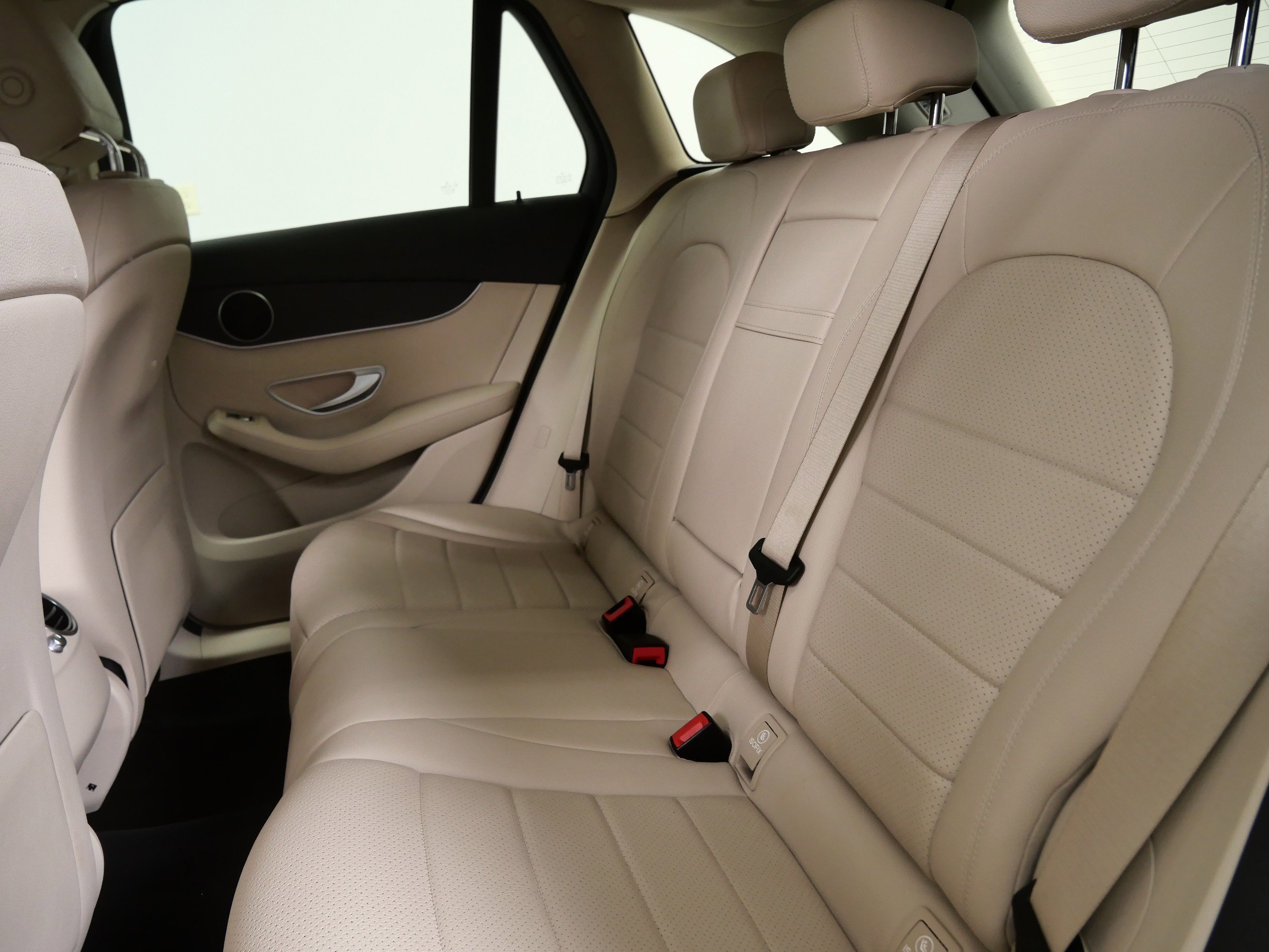 Used 2022 Selenite Grey Metallic Mercedes-Benz GLC 300 image 17