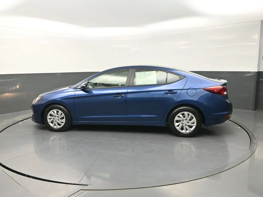 Used 2020 Blue Hyundai SE image 6