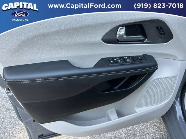 Used 2023 White Chrysler Touring L image 19