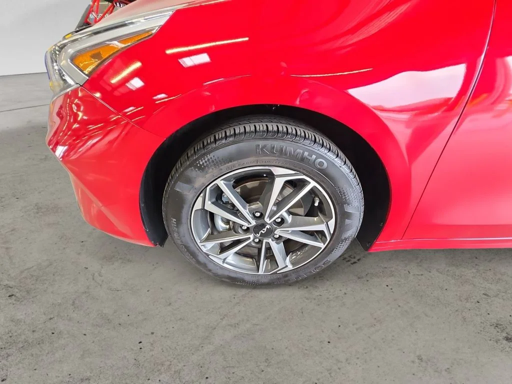 Used 2024 Red Kia LXS image 9