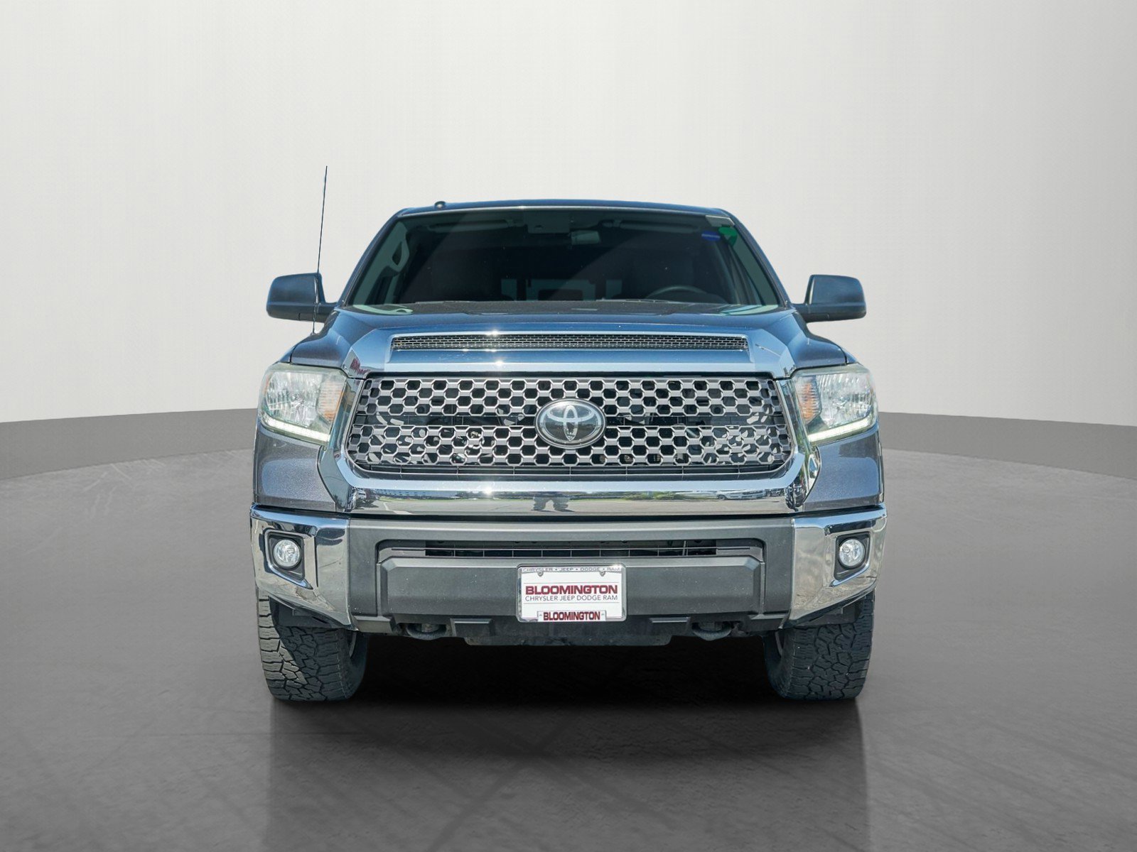 Used 2018 Toyota Tundra SR5 with VIN 5TFUW5F19JX737767 for sale in Minneapolis, Minnesota