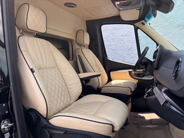 Used 2021 Black Mercedes-Benz Discovery Cross Country image 28