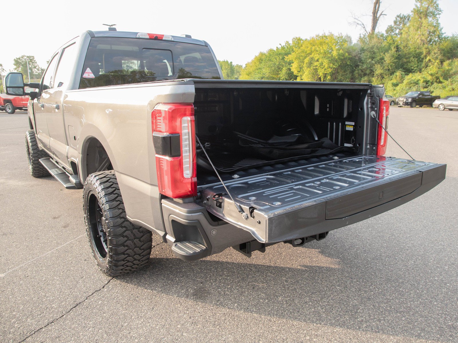 Used 2024  Ford  image 11