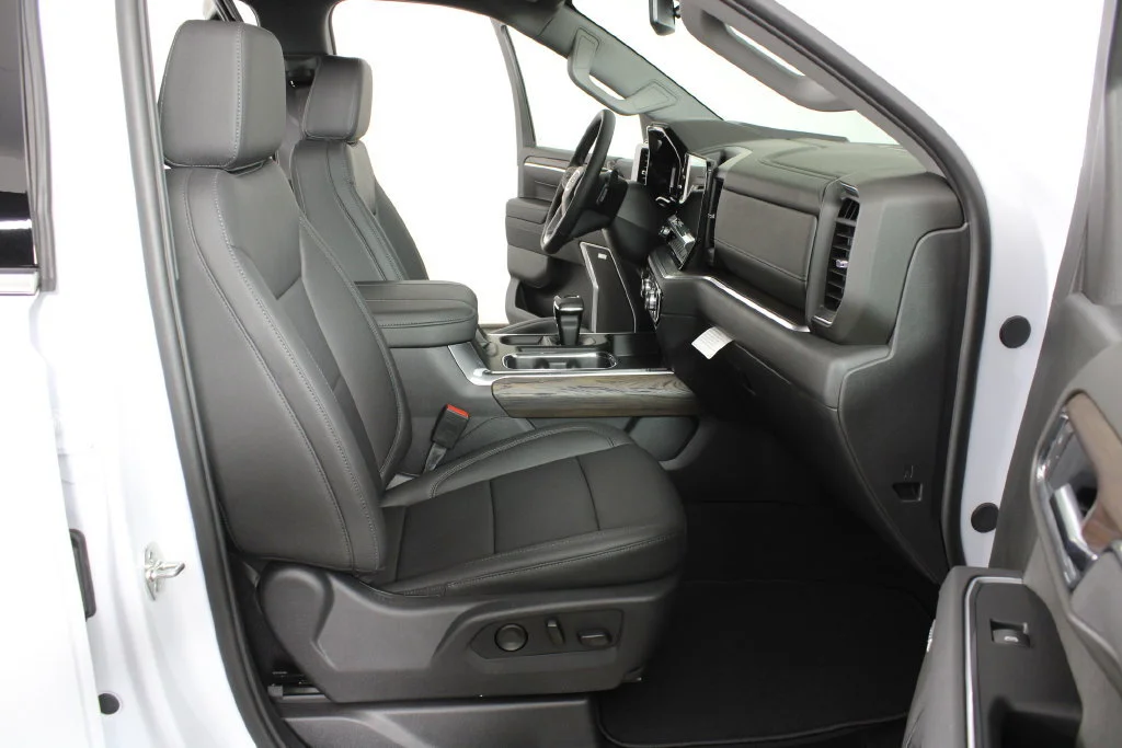 2026 GMC Sierra 1500 SLT - Photo 18