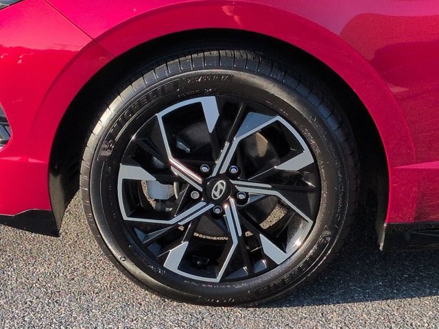 Used 2024 Red Hyundai SEL image 11