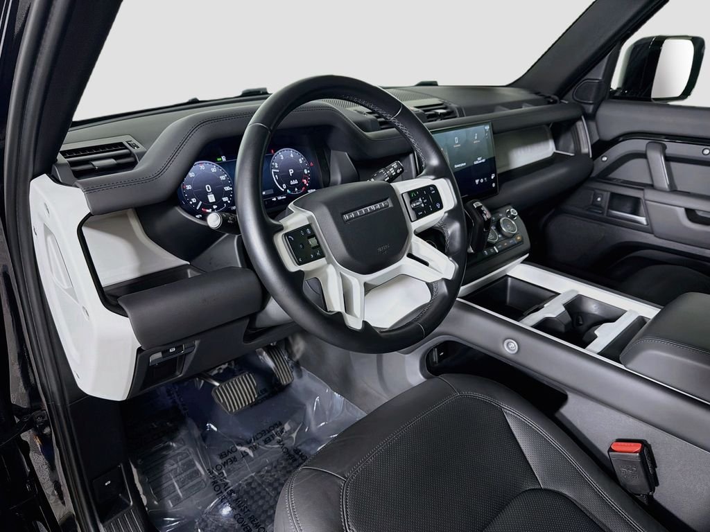 Used 2025 Black Land Rover S image 9