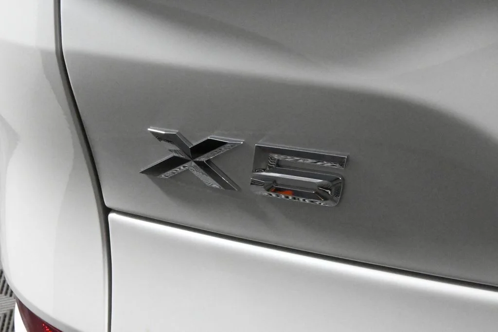 Used 2026 White BMW xDrive50e image 41