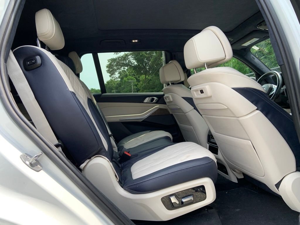 Used 2020 White BMW M50i image 17