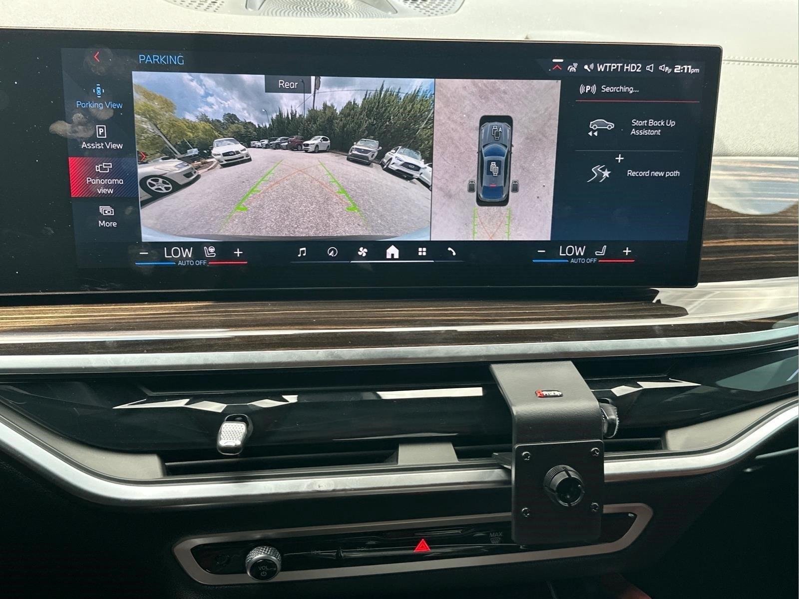 Used 2025  BMW M60i image 30