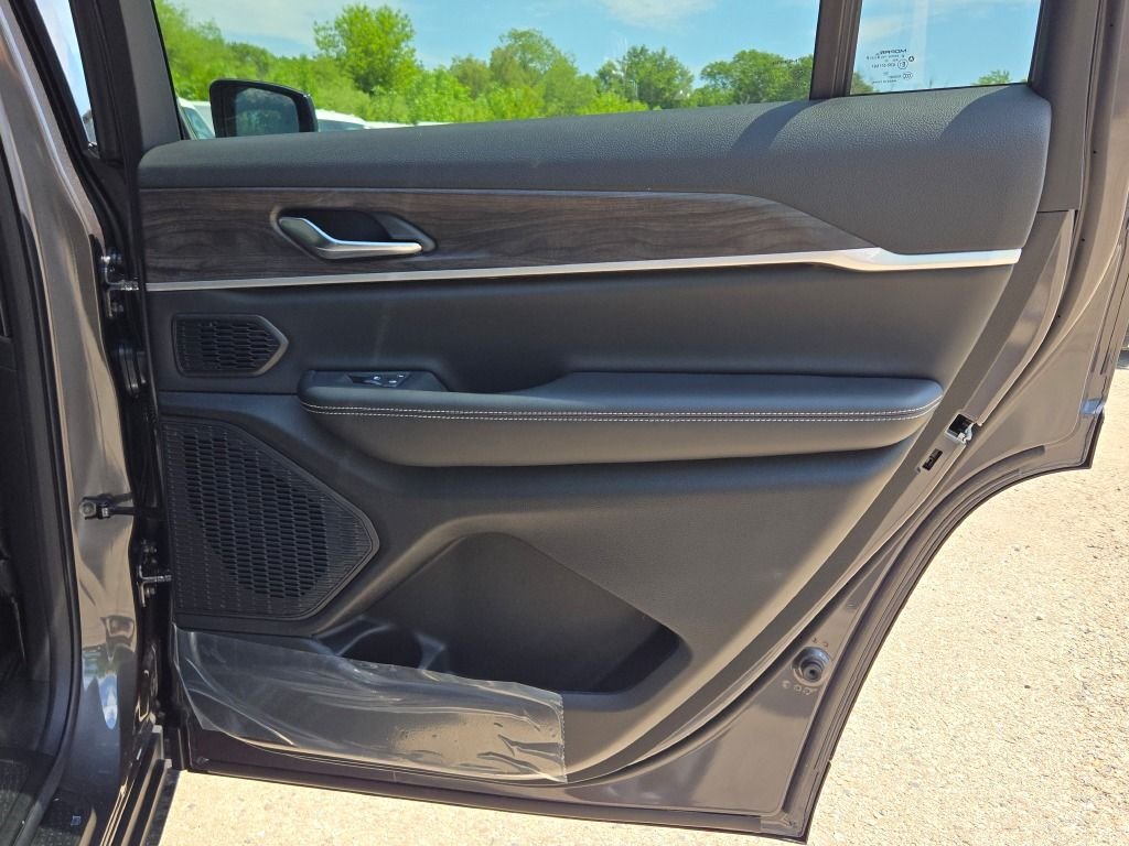 New 2026 Baltic Gray Metallic Clearcoat Jeep Limited image 12