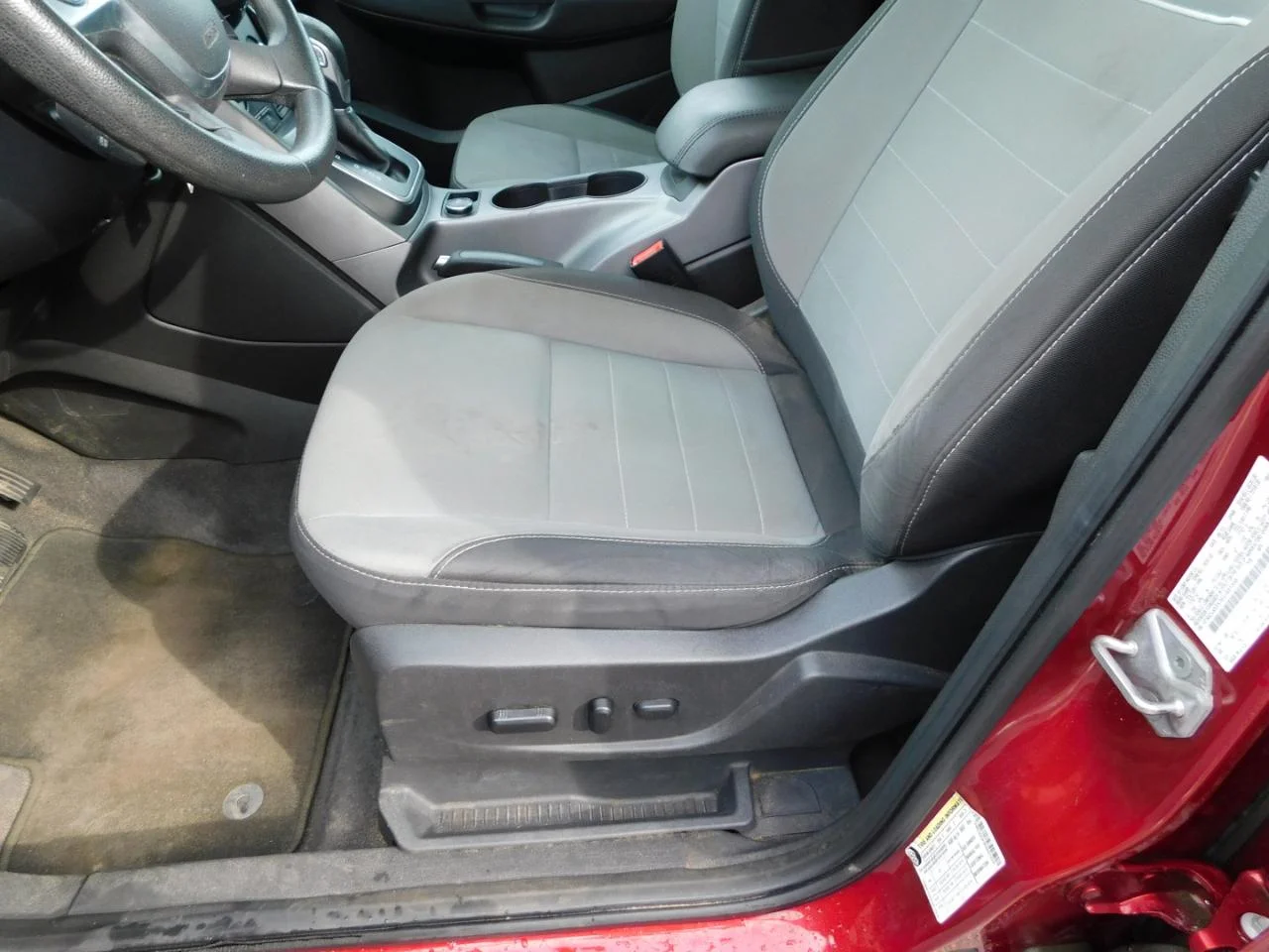 Used 2014 Red Ford FWD 4dr SE image 29