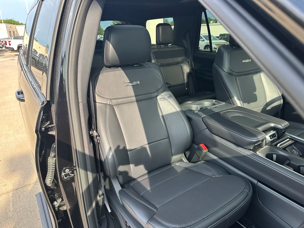 New 2025 Agate Black Metallic Ford Platinum® image 32