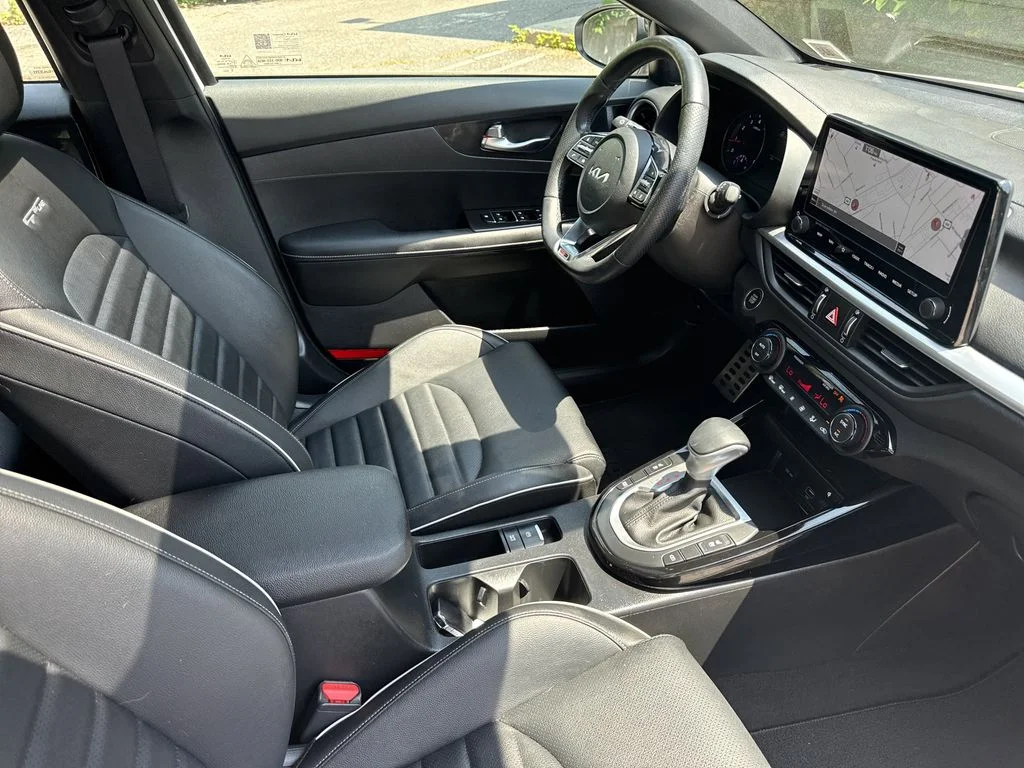 Used 2022 Snow White Pearl Kia GT-Line image 28