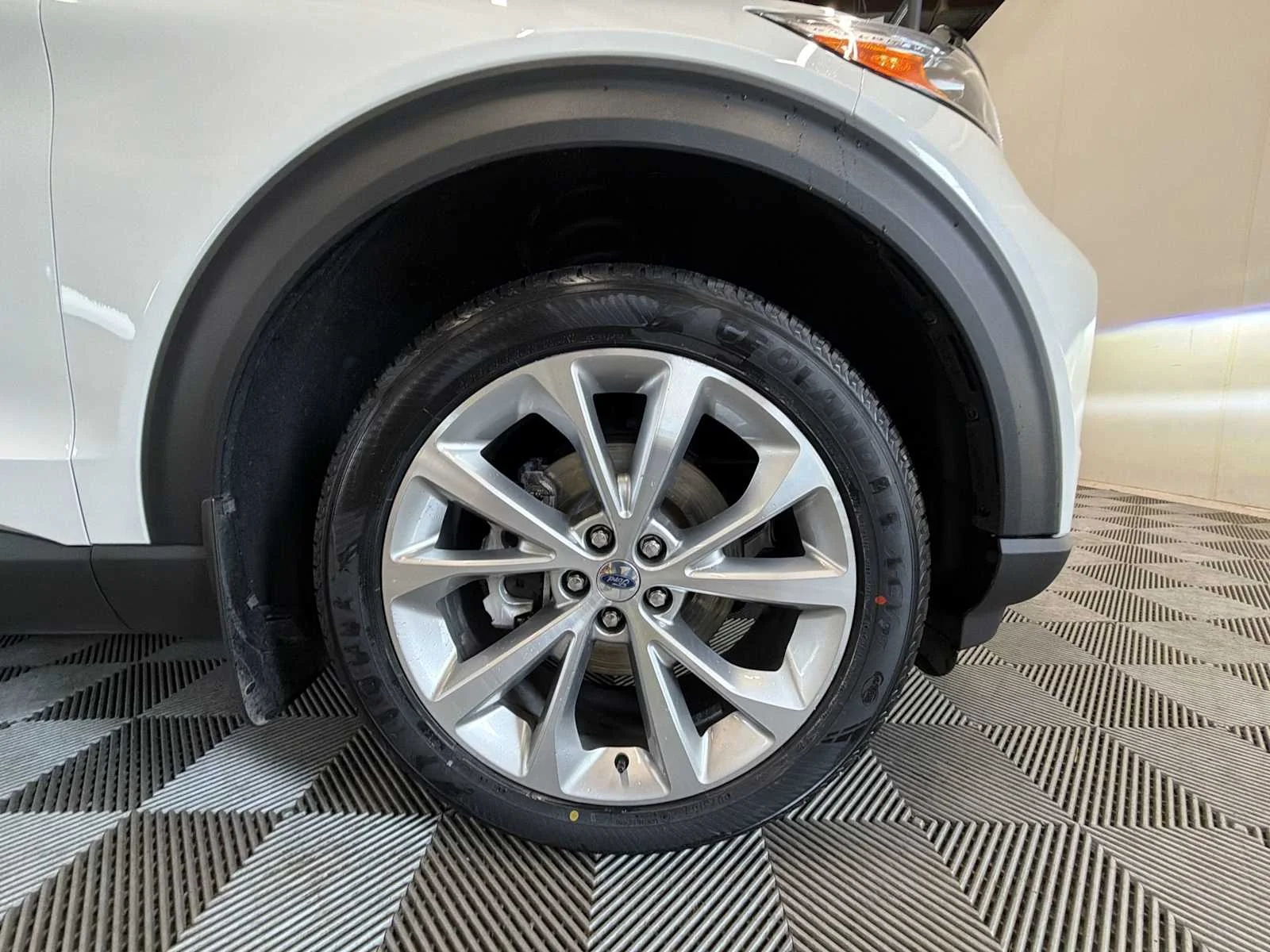 Used 2023 Star White Metallic Tri-Coat Ford Platinum image 19