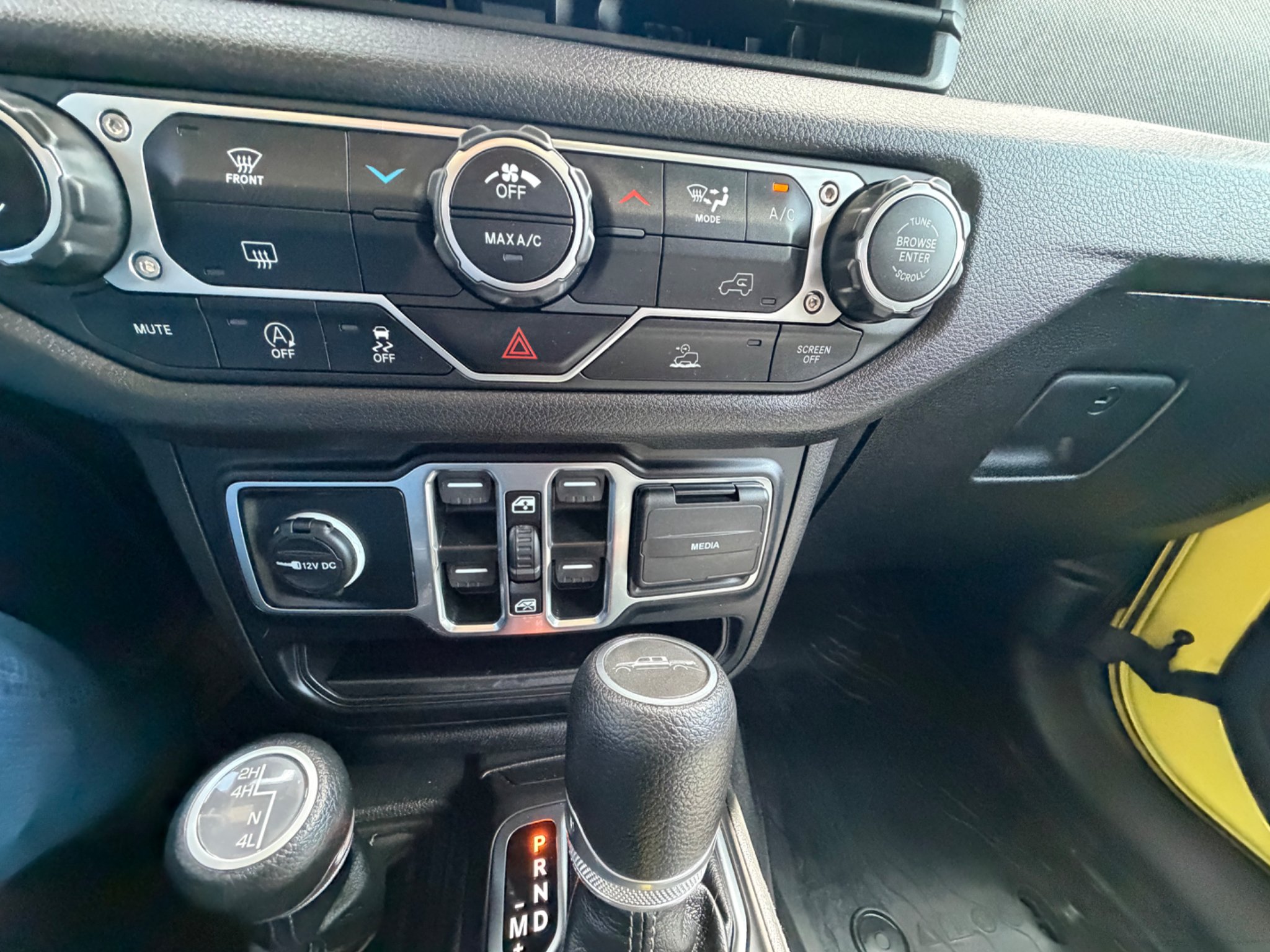 Used 2024 High Velocity Clearcoat Jeep Sport S image 22