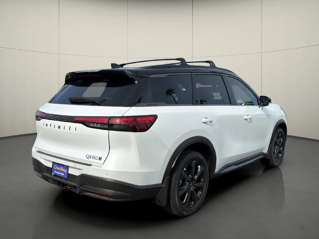 New 2027 2T RAD WHT INFINITI Autograph AWD image 7